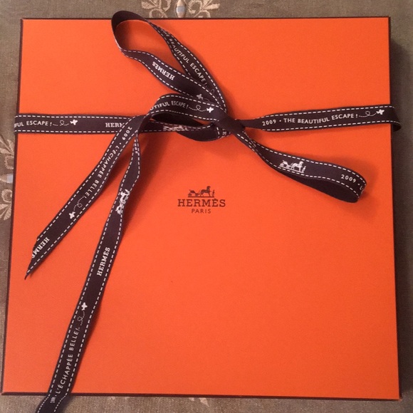 Hermes, just in, New and authentic scarf! - Picture 1 of 8